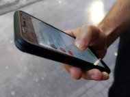 Мобильные телефоны украинцев атакует вирус: как себя уберечь