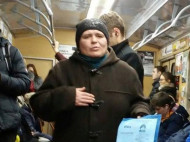 В Харькове профессиональная попрошайка искусала пассажирку метро (видео)