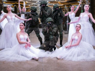 Прячутся за балеринами: сеть возмутила фотосессия российских военных по случаю 8 Марта