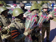 Почувствуйте разницу: в сети яркими фото сравнили поздравления с 8 Марта в Симферополе и Киеве