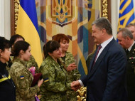 Женщины изменили украинскую армию, — Порошенко