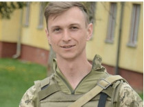 Родители не узнали сына: во Львове во время похорон погибшего на Донбассе героя разгорелся скандал (видео)