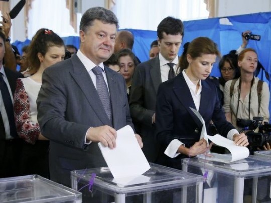 Петр Порошенко на избирательном участке, 2014 год