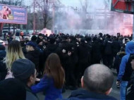 Бросали файеры прямо в толпу людей: известный музыкант показал новое видео беспорядков в Черкассах
