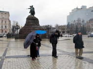 11 марта погода снова не порадует: по всей Украине штормовой ветер, Карпаты засыпет снегом 