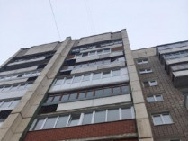 В России неадекватная мать выбросила ребенка с 9 этажа (фото)