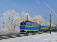 Поломалась техника: в УЗ объяснили многочасовую стоянку поезда Рахов-Киев посреди поля