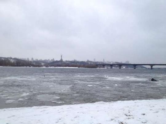 Река Днепр зимой