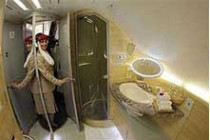 Пассажиры суперлайнеров «аэробус а380» смогут принимать на борту самолета&#133; Душ