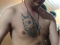 мужчина с наколкой