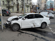 Машины разлетелись в разные стороны: в центре Киева произошло масштабное ДТП (фото)