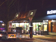 В Николаеве посетители McDonald's устроили стрельбу из-за места в очереди