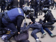 Полиция извинилась за грубое задержание участников антикоррупционного митинга в Полтаве (фото)