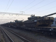 Вблизи границы с Украиной заметили эшелон с российскими танками: в сети показали видео