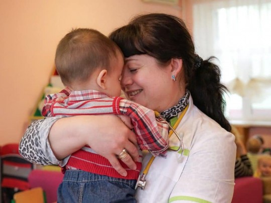 В Одессу доставили ребенка, брошенного матерью в одном из российских роддомов 