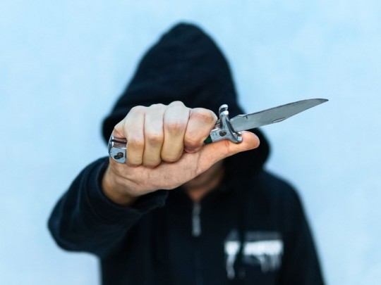 Подросток с ножом