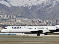 Пассажирский самолет в аэропорту Тегерана