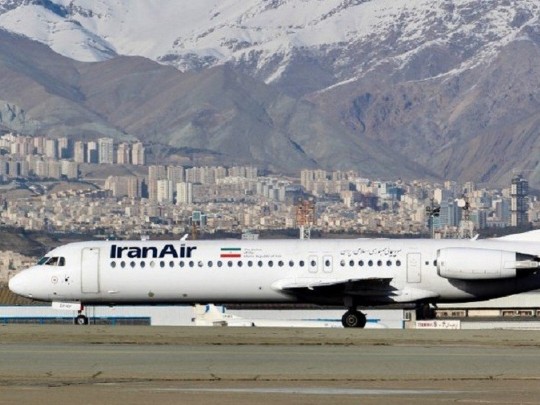 Пассажирский самолет в аэропорту Тегерана