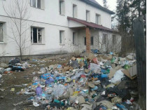 мусор возле новой школы