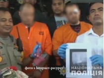 полицейские и задержанные на Бали