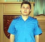 Отец избитого хулиганами парня потребовал наградить милиционера часами