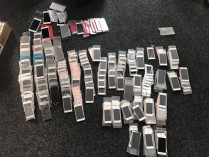Киевлянин изготовил почти тысячу поддельных iPhone, но не успел их продать (фото)