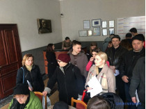 Очередь в отделе Государственного реестра избирателей Тернополя