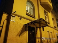 В центре Киева устроили стрельбу в жилом доме: подробности смертельного ЧП и фото