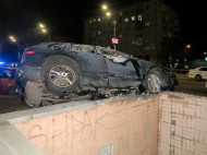 ДТП в Киеве: пылающий Porsche едва не влетел в подземный переход (фото)