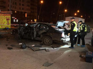 В Киеве на парковке взорвалось авто: мужчине оторвало кисть (фото, видео)