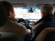 «Очнулся на улице без денег и мобилки»: В Киеве банда таксистов-клофелинщиков травила и грабила пассажиров