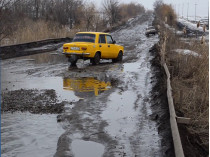 Назван ТОП-5 самых ужасных дорог Украины