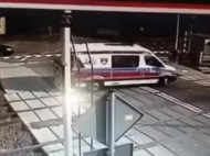В Польше поезд снес карету скорой помощи: опубликовано жуткое видео трагедии