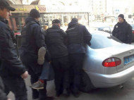 В сети сообщили о наглом задержании полицией активиста в центре Киева: подробности, фото и видео