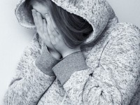 Подростки избили и пытались изнасиловать 10-летнюю девочку в Чернигове: первые подробности жуткой истории