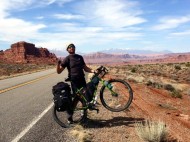 «Восстановившись после ранения, пересек США на велосипеде»: «киборг» Александр Чуб организовывает детские лагеря