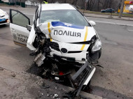 Авто патрульных влетело в столб в Киеве: детали и фото с места ДТП
