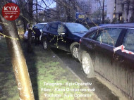 В Киеве пьяный иностранец разбил четыре авто: фото с места происшествия