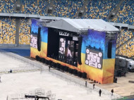 На "Олимпийском" установили две сцены для дебатов Порошенко и Зеленского: свежее видео