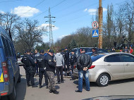 В Николаеве возле избирательного участка задержали «спортсменов» с оружием (фото)
