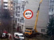Выпал из люльки: в Борисполе произошло смертельное ЧП со строителем (видео)