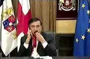 Во время телесъемки михаил саакашвили вдруг начал жевать&#133; Собственный галстук