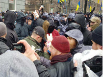 «Дякую, Петре!»: в Киеве провели трогательную акцию благодарности Порошенко (видео)