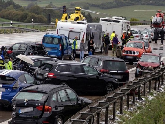Масштабное ДТП в Германии: из-за града столкнулись более 50 авто