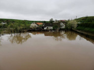 Улицы стали похожи на реки: появились фото и видео наводнения на западе Украины