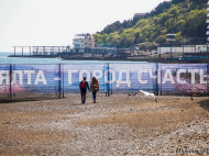 Счастье за забором: в сети появилось показательное фото из Крыма