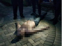 В Николаеве полуголый хулиган избивал прохожих и умер при задержании полицией (фото)