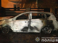 В Ровно сожгли автомобиль депутата: фото и видео с места происшествия