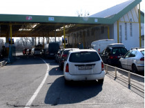 Очередь на КПП на границе с Венгрией