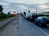 На границе с Польшей сохраняются очереди из сотен автомобилей: в каких пунктах пропуска сложнее всего